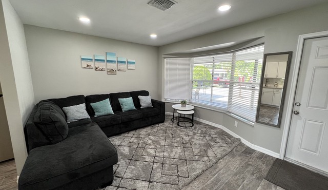 Cozy 2 Bedroom near the Springs