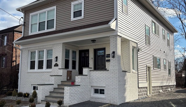 Cozy 2-bedroom, Newly Remodeled & Fully Furnished in Convenient Garwood. Pets OK