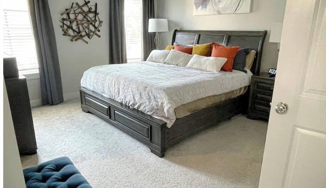 Cozy 2-Bedroom & Office Corporate Stay Townhome