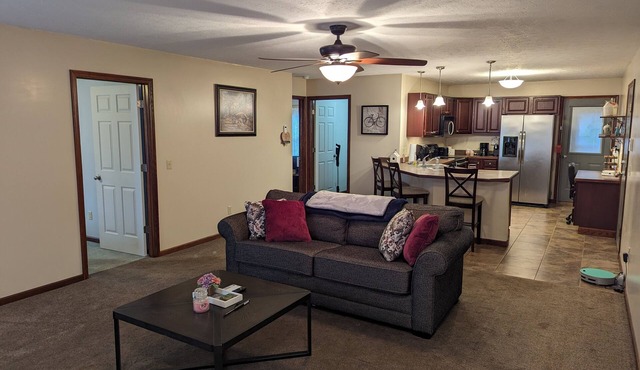 Cozy 2 bedroom on 25 wooded acres. 15 Minutes from Geneva on the lake