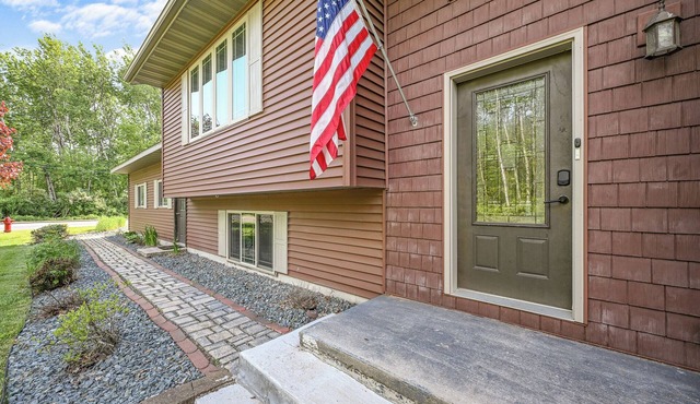 Cozy 2-Bedroom Retreat with Wooded Views, Fire Pit & Stylish Kitchen!