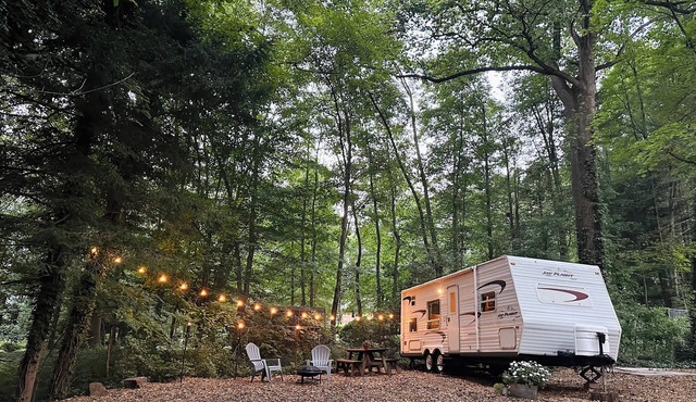 Cozy 2-bedroom RV- Picnic Area, Fire Ring, and can walk to Maple Grove Raceway