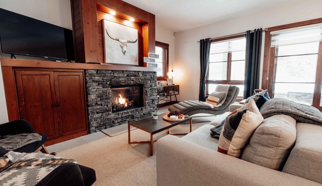 Cozy 2-bedroom ski-in/ski-out condo at Versant Soleil Mont Tremblant