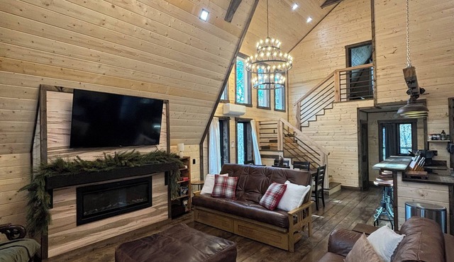 Cozy 2-bedroom secluded A-Frame cabin in charming Murray