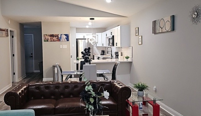 Cozy 2-bedroom single family with AC, WiFi in charming Eagle Creek Indianapolis