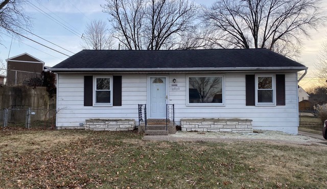 Cozy 2 bedroom + sleeping are close to Grant's Farm trail & 15 min. to downtown