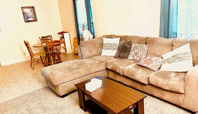 Cozy 2 Bedroom South of South Bend