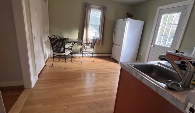 Cozy 2 bedroom studio in beautiful North Falmouth with AC