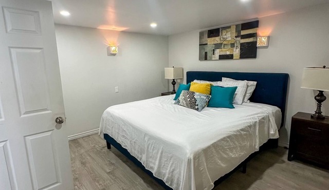 Cozy 2 Bedroom Suite with fire pit and close to malls and restaurants