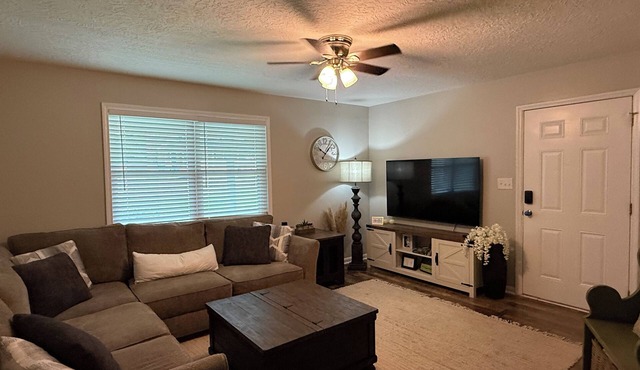 Cozy 2-bedroom townhome in charming North Augusta with plenty of amenities