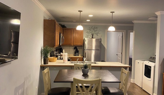 Cozy 2-bedroom townhome with WiFi, AC in charming Chesterfield