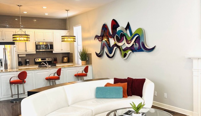 Cozy 2-bedroom townhome with WiFi, AC in charming Kansas City