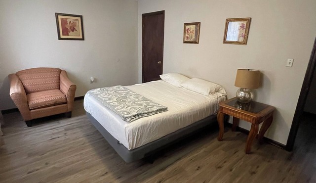 Cozy 2-bedroom townhome in awesome Columbia with AC.