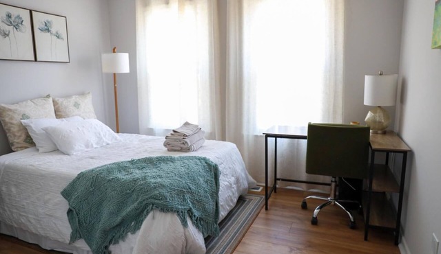 Cozy 2-bedroom townhome in enjoyable Richmond with WiFi, AC