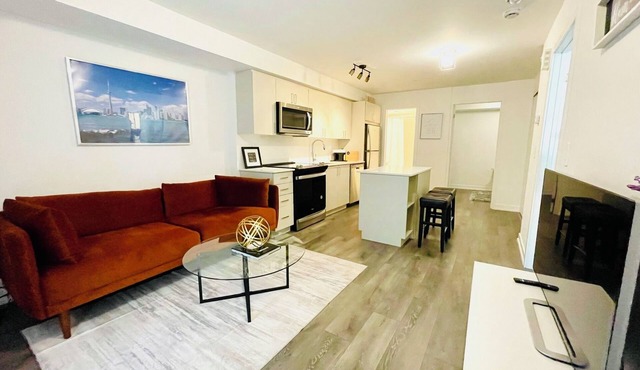 Cozy 2 Bedroom townhome in Toronto!