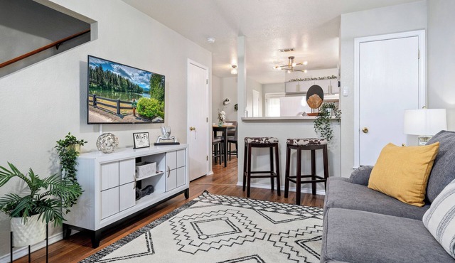 Cozy 2-bedroom Townhome in Lovely Killeen with AC, WiFi, Parking