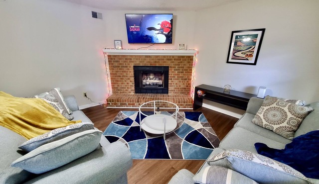 Cozy 2-bedroom Townhouse in Kennesaw, Centrally Located.