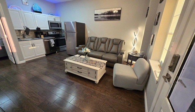 Cozy 2-bedroom triplex unit in charming Van Buren with AC