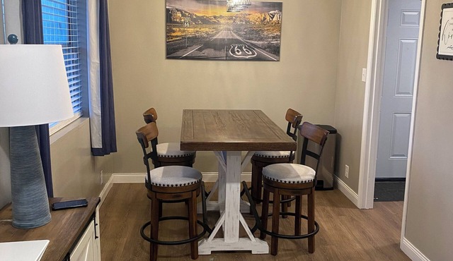 Cozy 2 bedroom unit close to Route 66, Joplin, and Downstream Casino