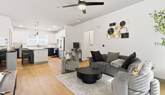 Cozy 2-bedroom unit with private parking