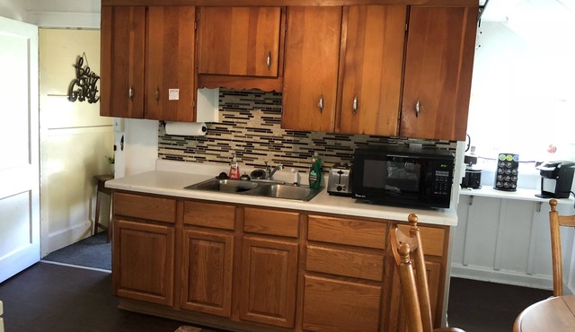 Cozy 2 bedroom upper- Racine WI