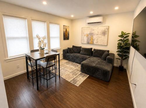 Cozy 2-bedroom with jacuzzi tub in perfect Queens with AC near JFK