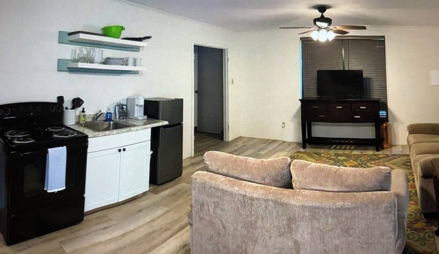 Cozy 2-bedroom in College Station minutes from campus!
