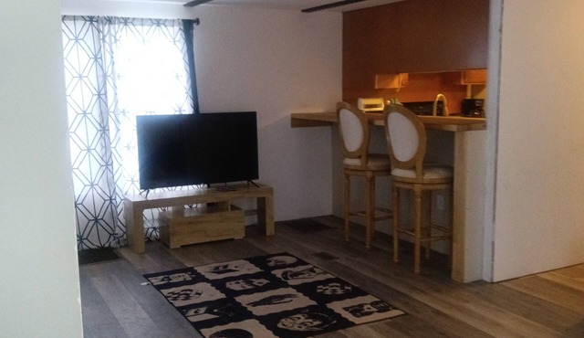 Cozy 2-bedroom mobile home with AC and WiFi in charming DeFuniak Springs.