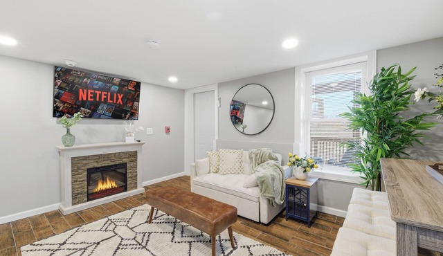 Cozy 2 Bedroom Apartment Above Local Coffee Shop in Downtown East Stroudsburg!
