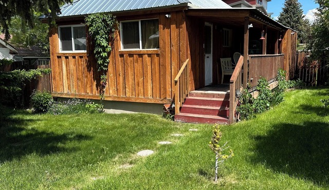 Cozy 2-bedroom 2-Bath home with WiFi, AC Close to Main Street/Lava Hot Pools