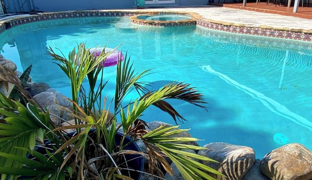 Cozy 2-bedroom house in serene North Lauderdale with Pool