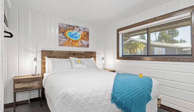Cozy 2 Bedroom Suite at Lazy Duck Inn, just 1 minute from Yellowstone! Lazy Duck 16