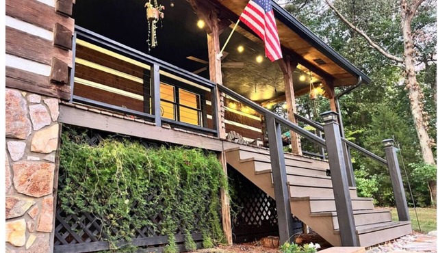 Cozy 2-bedroom waterfront cabin in a quiet cove on Lake Norman