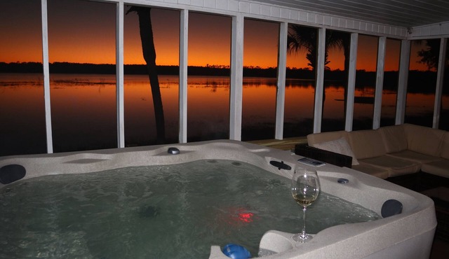 Cozy 2-bedroom Waterfront Escape - The Honey Hole - A Bass Slayer's Dream!