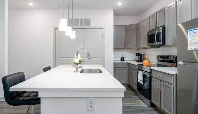 Cozy 2-Bedroom Whitestown