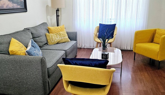 Cozy 2 Bedroom with free parking on Premise