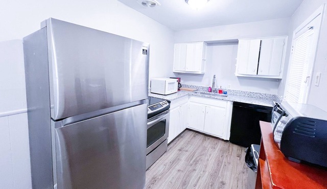 Cozy 2 bedrooms house with quick Highway access