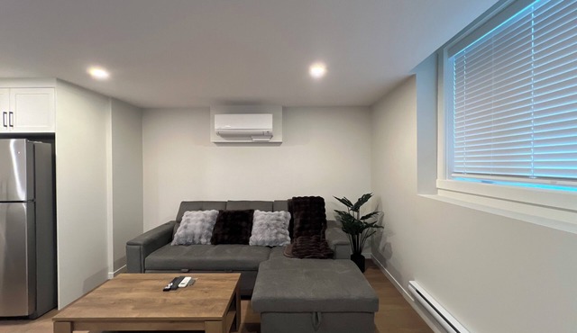 Cozy 2 bedrooms Suite Near Calgary Airport ✈️ | Air conditioning Sleeps 6