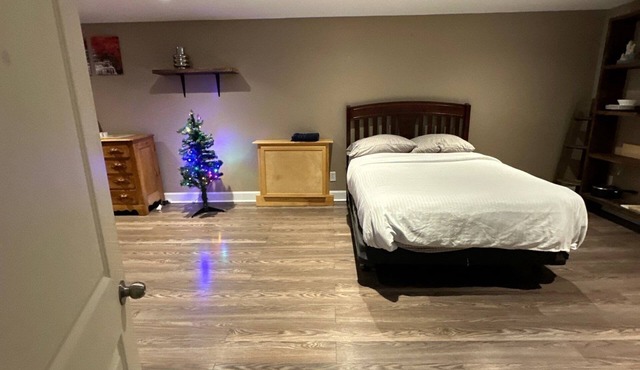 Cozy 2 Beds Basement Suite