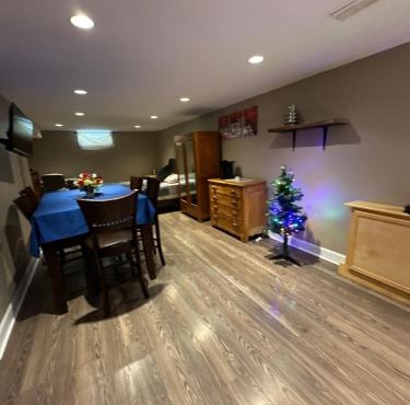 Cozy 2 Beds Basement Suite