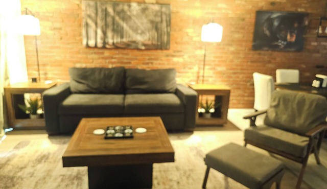 Cozy 2 BR 1 1/2 bath Townhouse- Illinois/Hospital Area