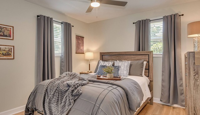 Cozy 2 BR 1BA with Kitchenettes and Private entrance