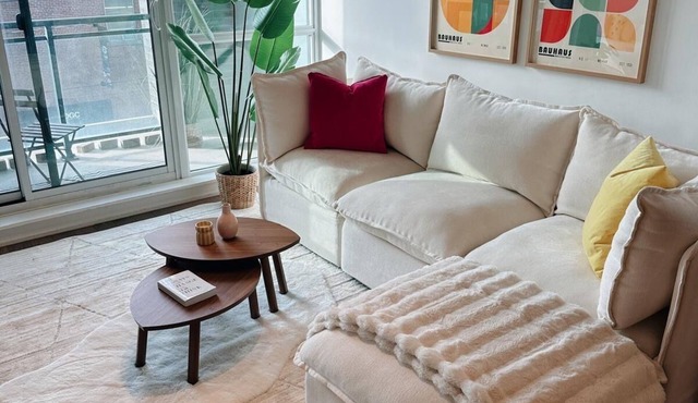 Cozy 2 BR 2 BTH Condo perfect for couples or family in Leslieville Toronto!