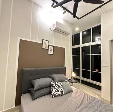 Cozy 2 BR Apartment w/Pool Gym Wi-Fi & Work Space