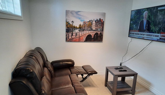 Cozy 2 BR basement suite in Varsity View near RUH