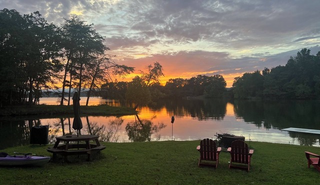 Cozy 2-BR Cabin on Watts Bar Lake — Perfect for Fishing & Family