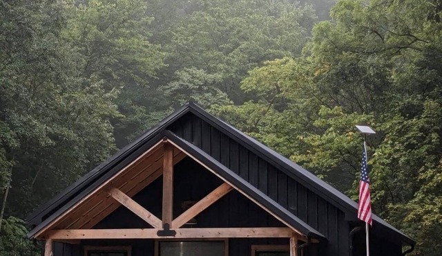 Cozy 2-BR cabin with bonus loft bedroom by the Wine Trail in the Shawnee Forest!