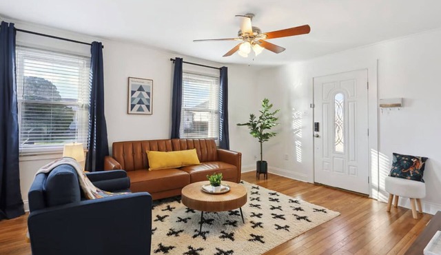 Cozy 2‑BR Furnished Home w/Parking near Ochsner & EJ Hospitals