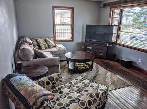 Cozy 2 BR House in Davenport