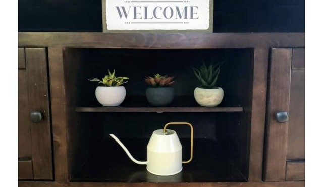 Cozy 2 BR House Pet Friendly Prime Location